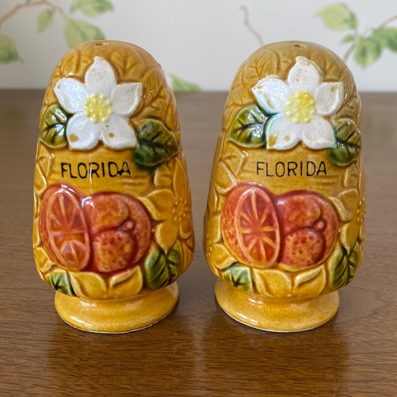 VTG Florida Souvenir Ceramic Salt & Pepper Shakers with Orange Blossom Flower - Picture 1 of 8